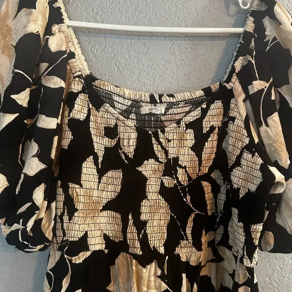 Maurice’s puff sleeve smocked floral dress - Picture 2 of 4